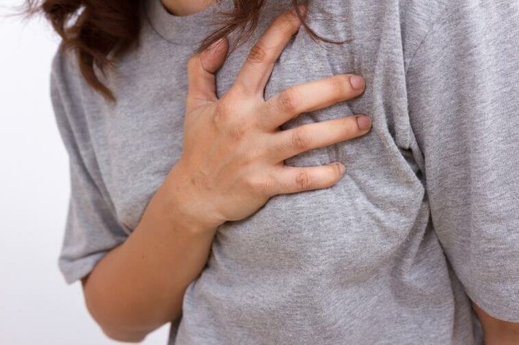 Ataque cardíaco como causa de dolor en los omóplatos.
